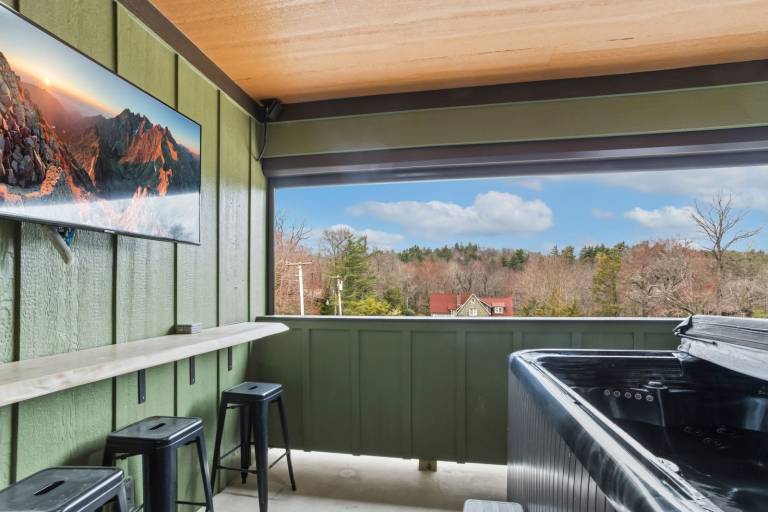 Vacation home with jacuzzi — photo 3