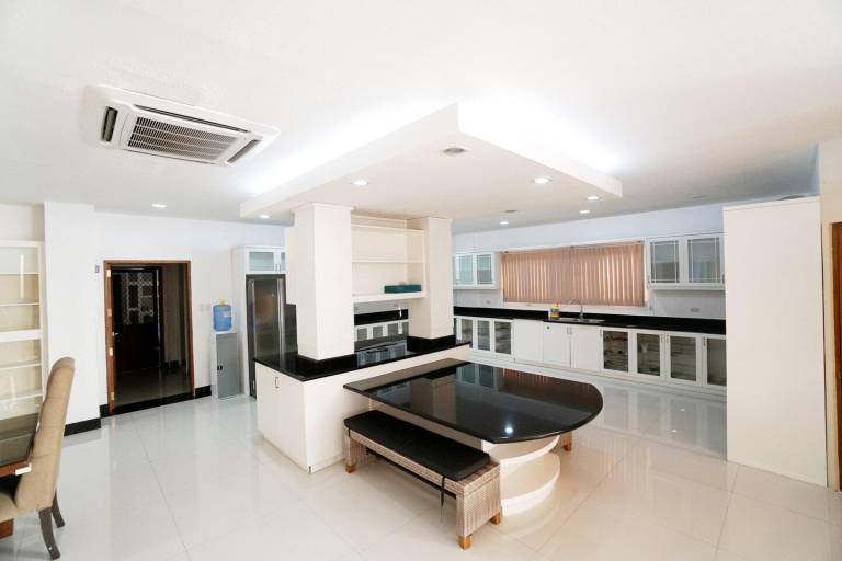 Fully equipped nice vacation home with garden & pool | Perfect for remote work | Dogs allowed — photo 4