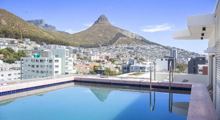 Apartment with pool | Close to Sea Point in Cape Town