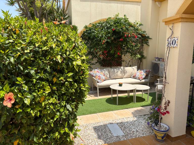 Charming year-round villa featuring a private solarium and an adjacent pool. Perfect for pet owners — photo 2