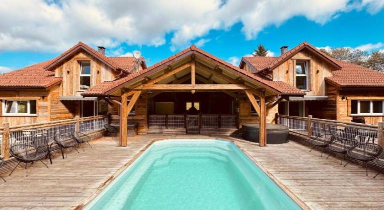 Vacation home with pool & jacuzzi in Gérardmer