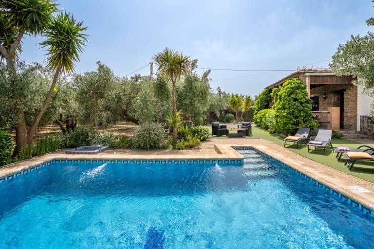 Fully equipped charming vacation home with garden, private pool & BBQ | Garden view | Pets allowed — photo 2