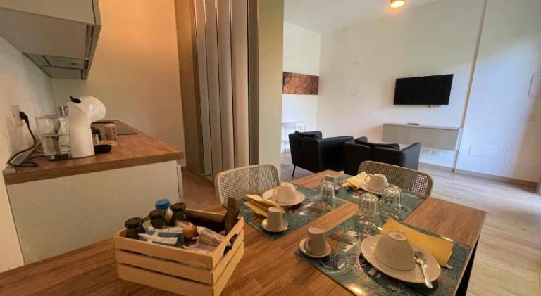 Serviced apartment with garden & patio — photo 2
