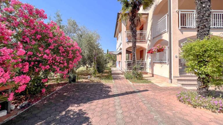 Holiday apartment with barbecue & yard in Novigrad