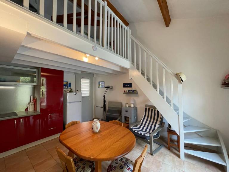 Secluded Forest House with Pool, Terrace & Parking, 15-min Walk to Beach! — photo 3