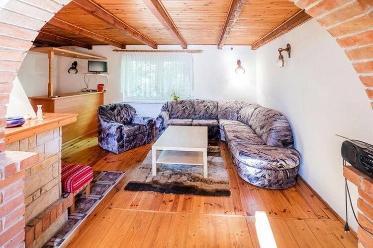 Vacation home with terrace, yard & grill — photo 3
