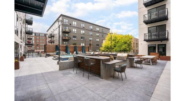 Apartment with barbeque, terrace & pool — photo 4