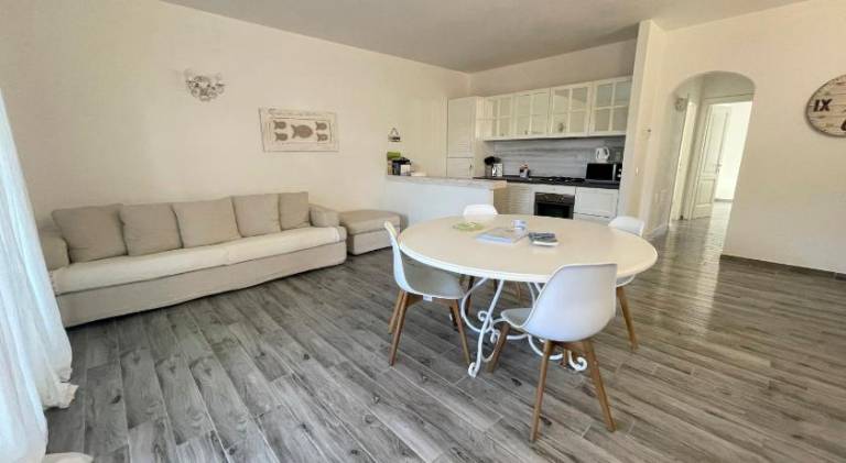 Apartment with pool — photo 4