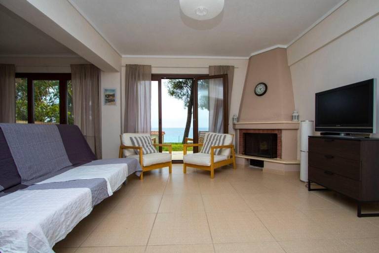 Possidi Beachfront Villa by Halkidiki Villas — photo 2
