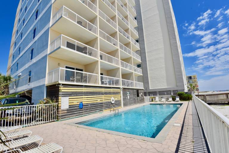 Dog friendly beachfront condo with in/out pools — photo 3