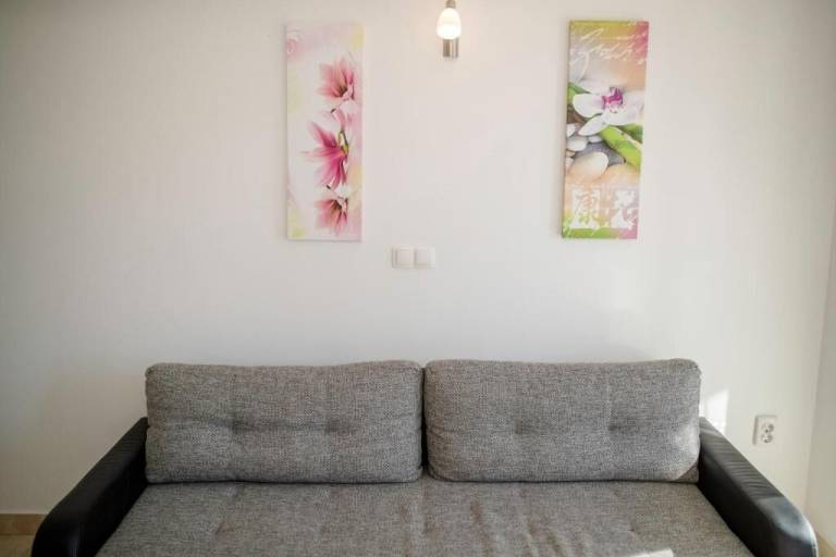 Holiday apartment with BBQ, patio & yard | Garden view — photo 3