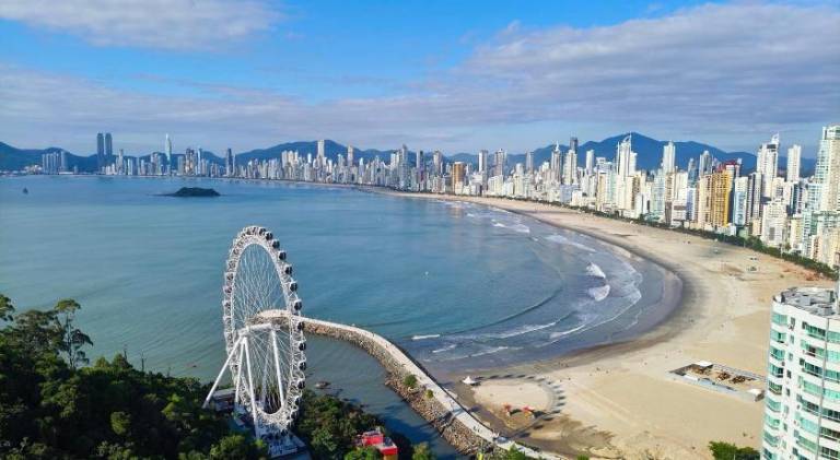 Rental apartment with pool in Balneário Camboriú