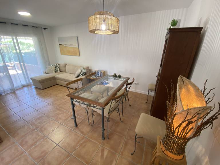 Vacation home with barbeque, pool & yard — photo 5