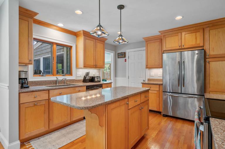 Family-oriented house with barbeque & patio | Perfect for remote work | Pets are welcome — photo 2