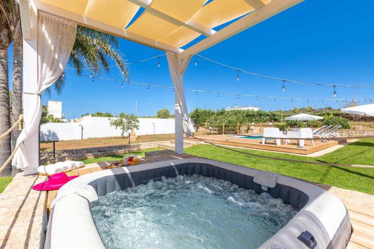 Villa with private pool, grill & jacuzzi | Pool view — photo 4