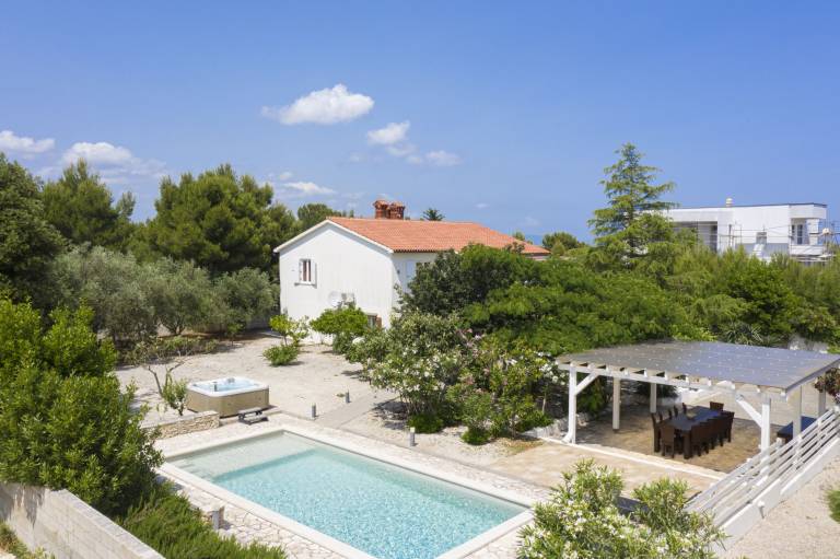 Villa with sauna, private pool & yard | Pool view — photo 5