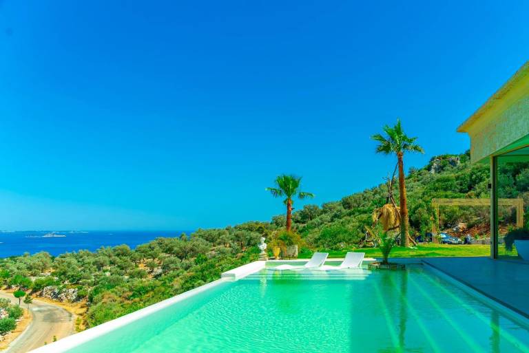 Villa with barbeque, jacuzzi & private pool in Antalya