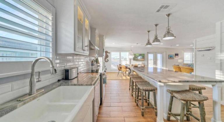 Fully equipped pleasant vacation home with pool & grill | Beach nearby | Pet-friendly — photo 3