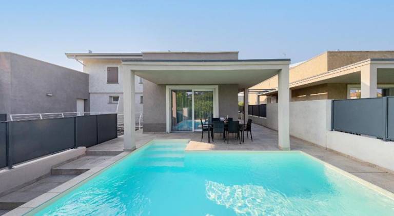 Villa with patio, yard & private pool in Pozzolengo
