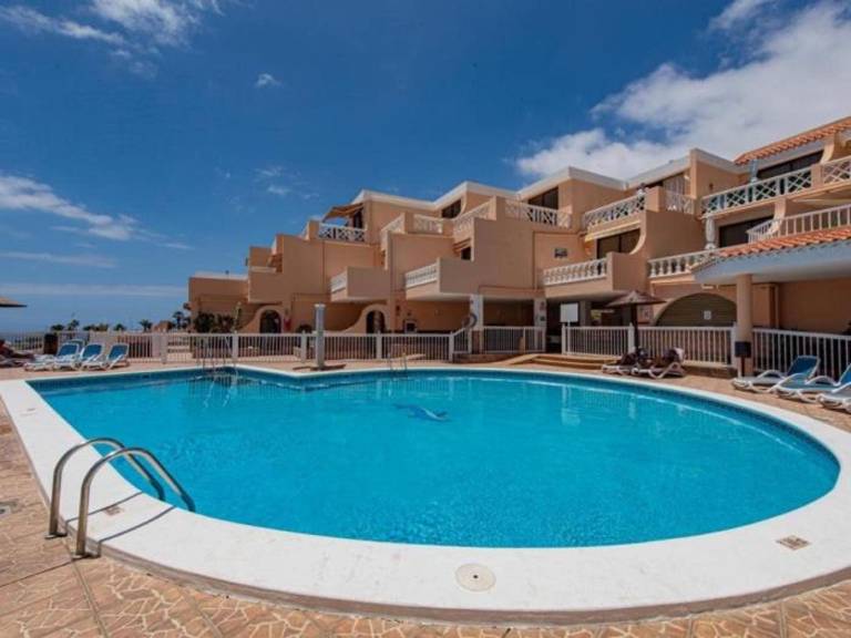 Holiday apartment with terrace & heated pool in Adeje