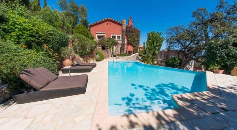 Villa with hot tub & pool in Theoule-sur-Mer