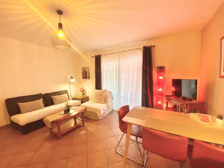 Rental apartment with terrace & fast internet | City view | Good for workation — photo 3