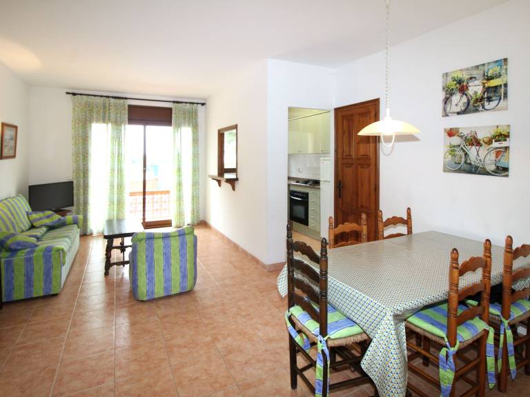 Vacation home with barbecue, private pool & terrace — photo 4