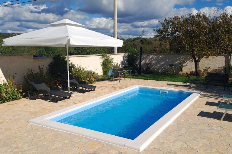 Vacation home with BBQ, pool & yard in Vodice