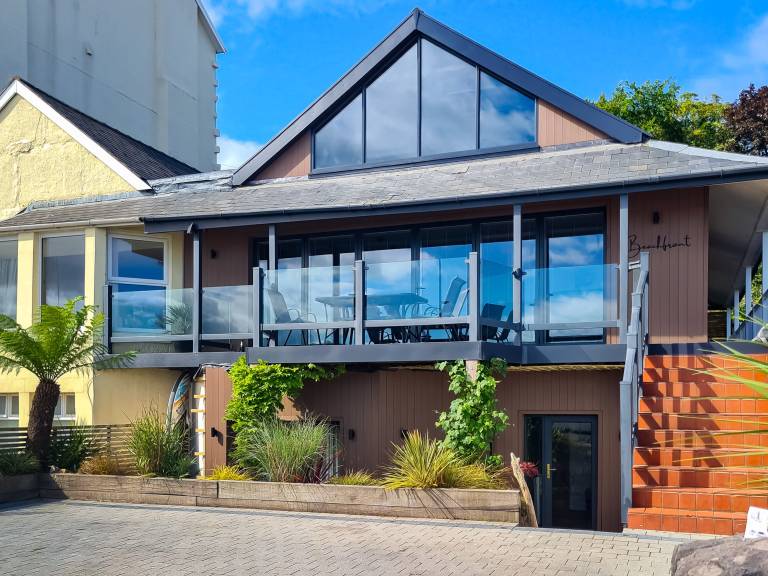 Beachfront Apartment — photo 2
