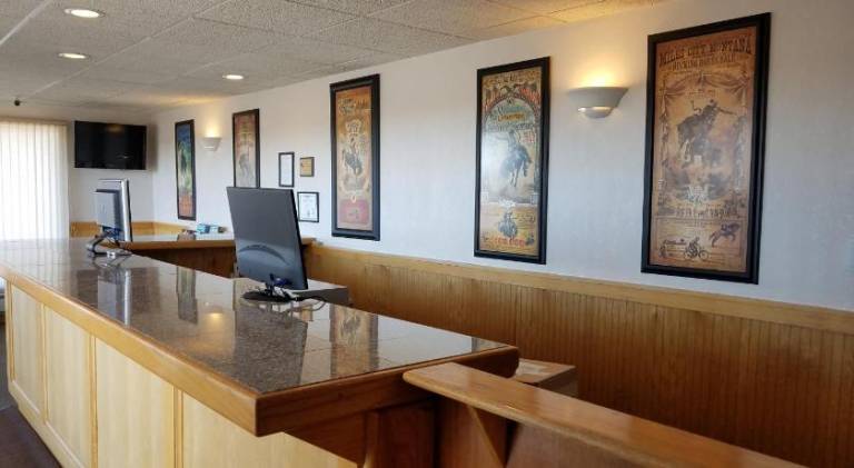 Motel 8 Laramie — photo 5
