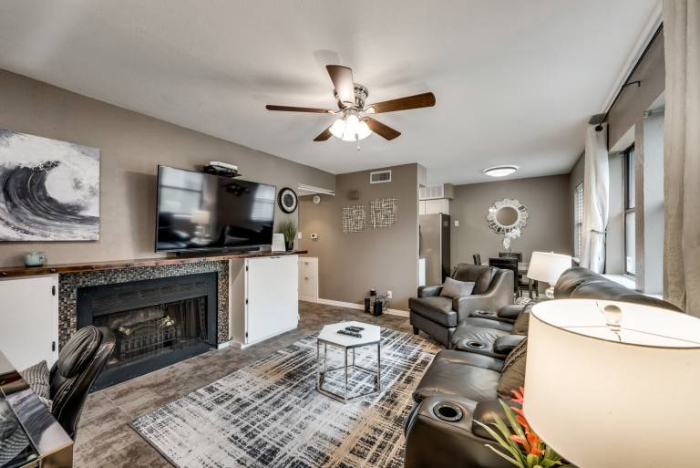 Apartment with pool in Irving, TX