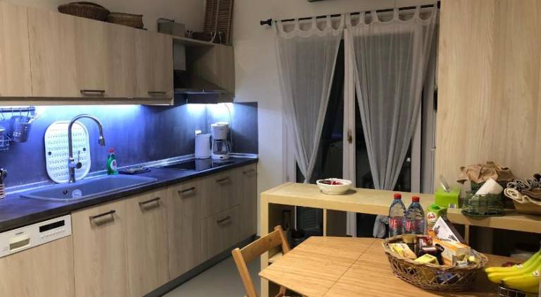 Fully equipped pleasant holiday apartment with patio, yard & jacuzzi | Suitable for remote work | Pets are welcome — photo 4