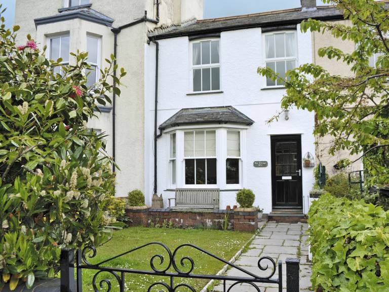 Cottage with yard in Keswick
