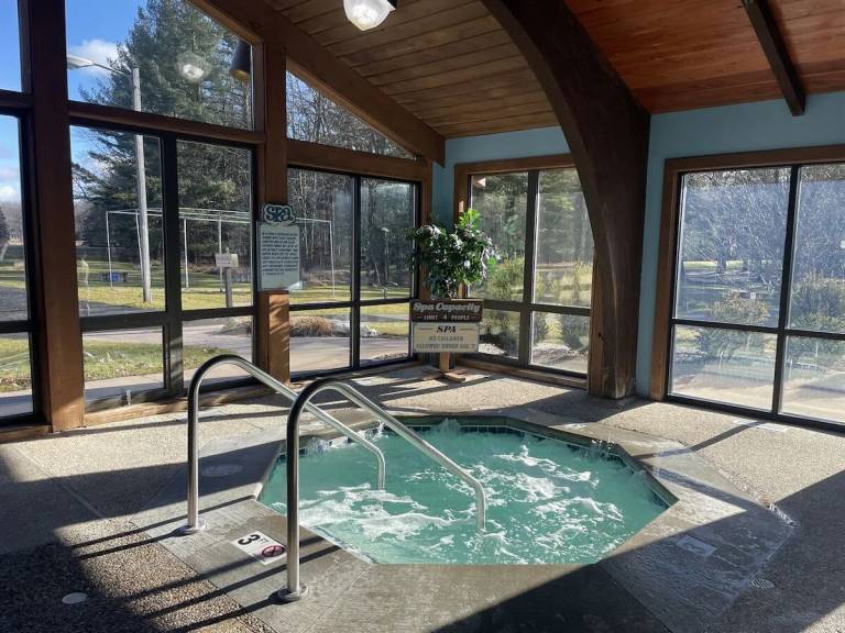 House  Canadian Lakes