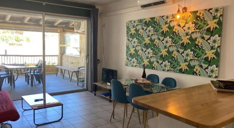 Holiday apartment with patio, barbeque & private pool | Next to the beach | Pets allowed — photo 4