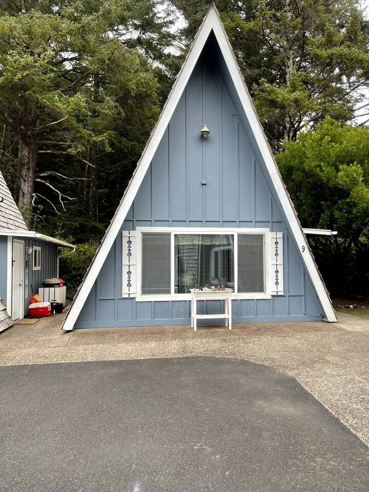 Cabin  Otter Rock