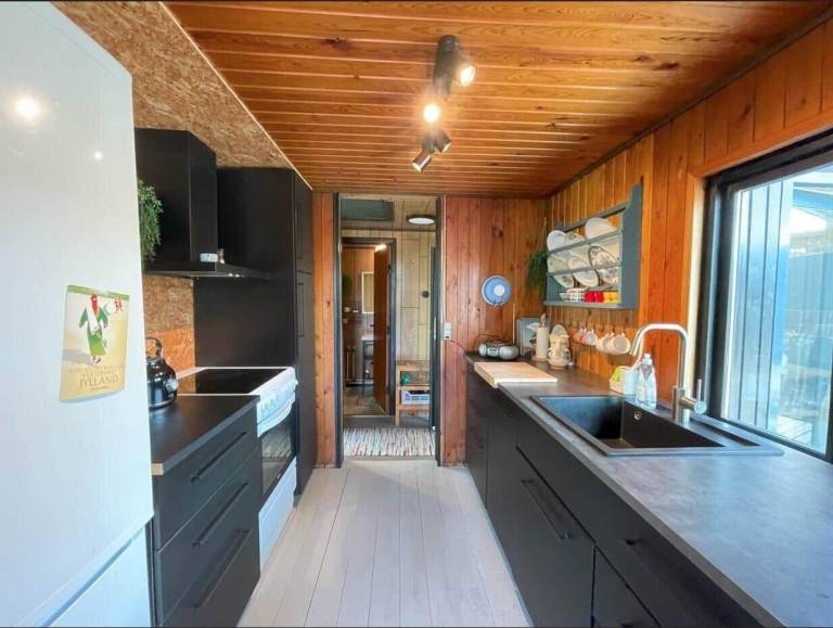 House with yard, terrace & BBQ — photo 5