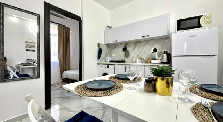 Apartment with 1 room for 4 persons in Haifa