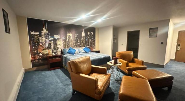Chesaning INN & Suites in Saginaw, MI