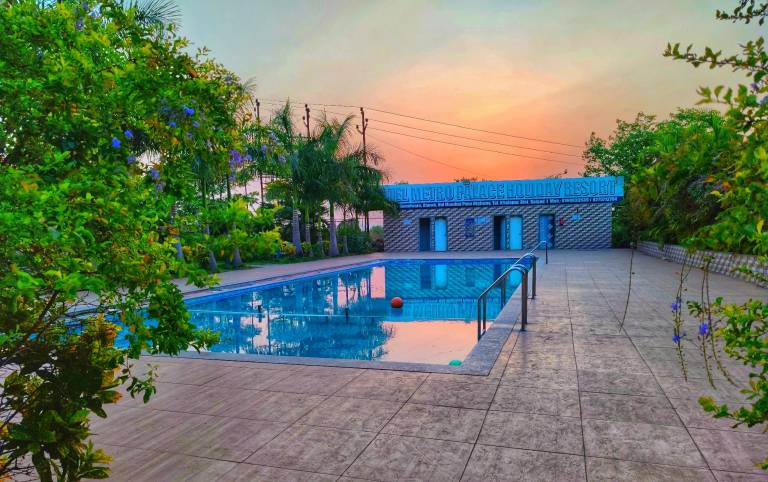 Hotel metro palace resort in Panvel