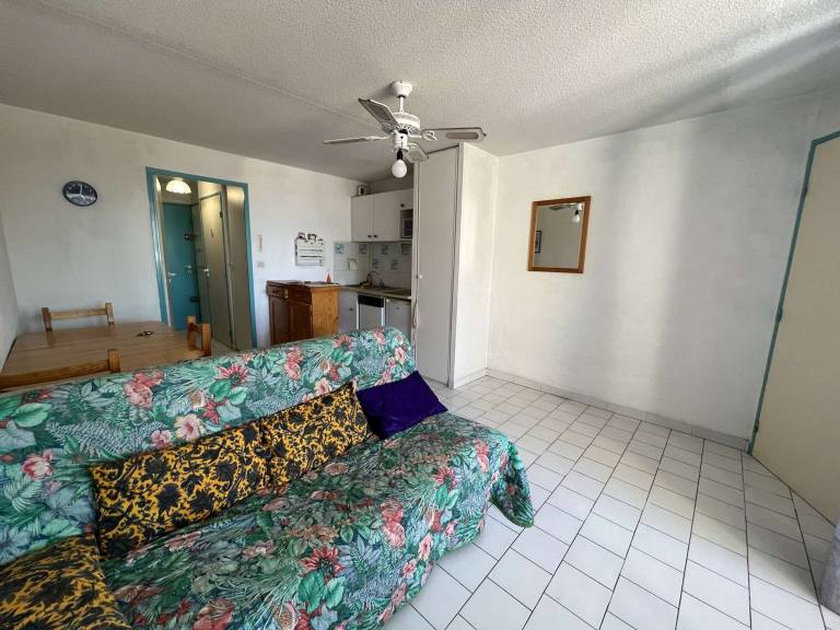 Apartment with pool — photo 4