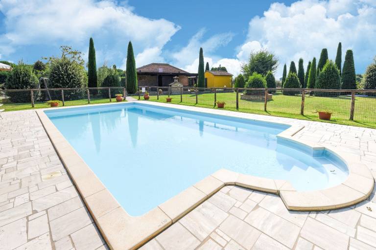 Vacation home with patio, barbecue & pool | Nature view — photo 2