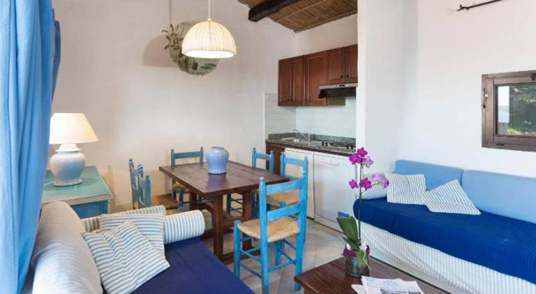 Serviced apartment with patio — photo 5