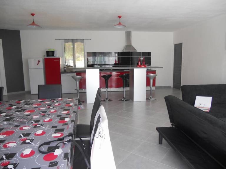 Villa with patio, barbeque & private pool | City view — photo 4