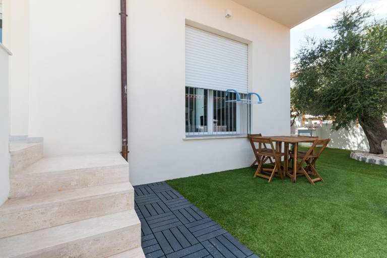 Children-friendly beautiful apartment with yard & patio | Mountain view | Next to the beach | Pet-friendly — photo 3