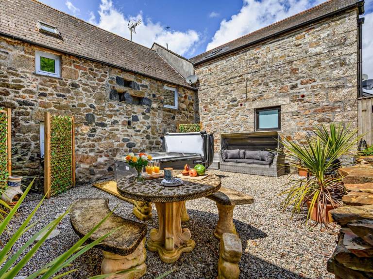 Cottage with jacuzzi, garden & grill in Bodmin