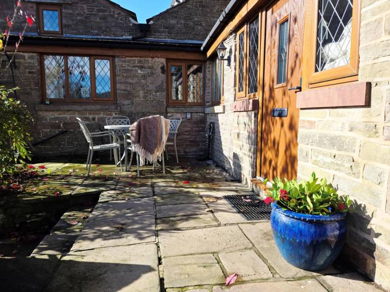 Cottage with garden — photo 5