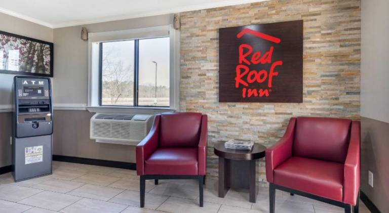 Red Roof Inn Suffolk — photo 5