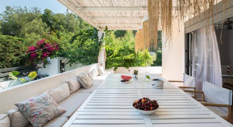 Fully equipped spacious villa with garden, private pool & patio | Pet-friendly — photo 3