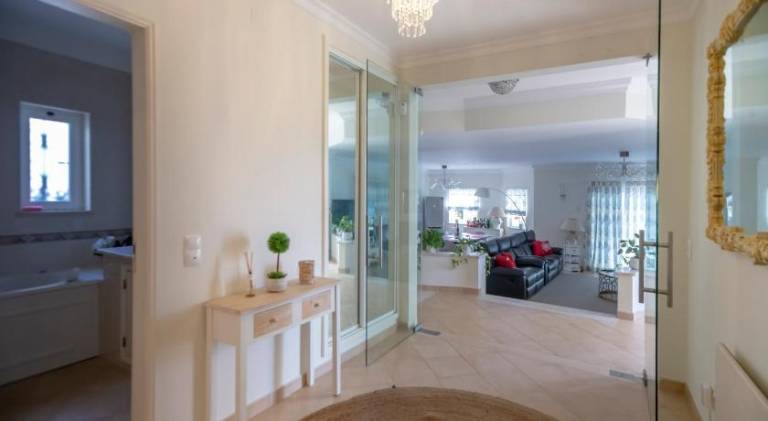 Fully equipped villa with private pool, grill & yard | Perfect for remote work | Pet-friendly — photo 2